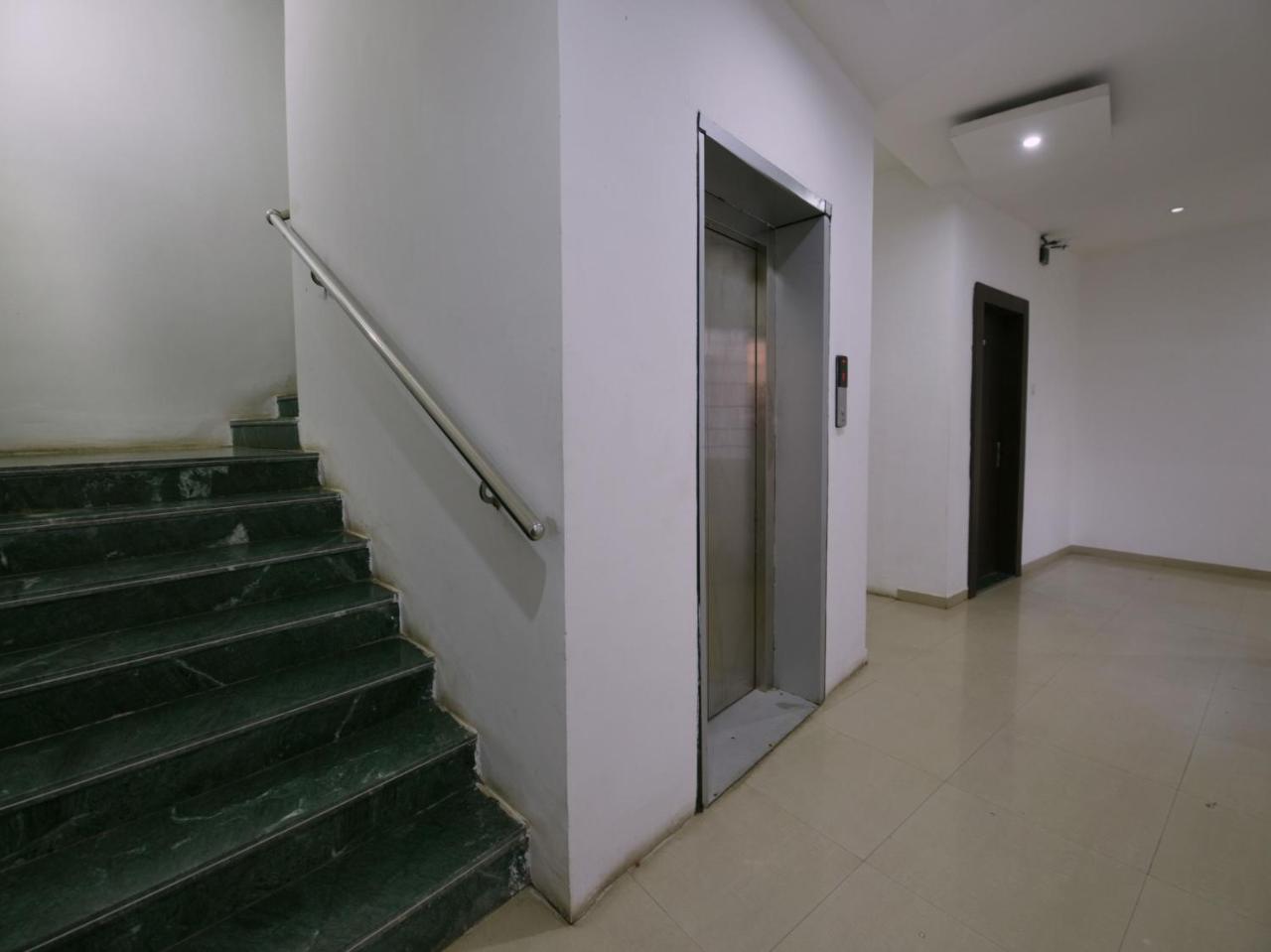 Oyo 9969 Hotel Kshipra Dham Ujjain Buitenkant foto