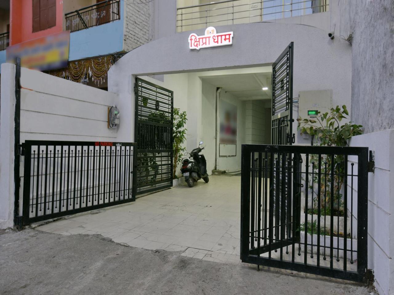 Oyo 9969 Hotel Kshipra Dham Ujjain Buitenkant foto