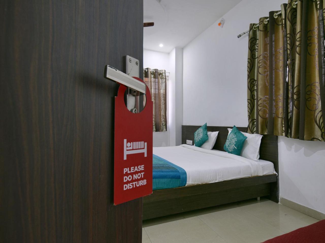 Oyo 9969 Hotel Kshipra Dham Ujjain Buitenkant foto