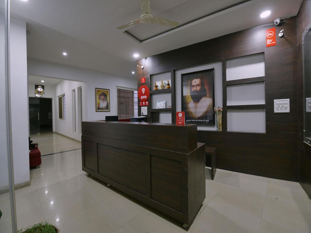 Oyo 9969 Hotel Kshipra Dham Ujjain Buitenkant foto