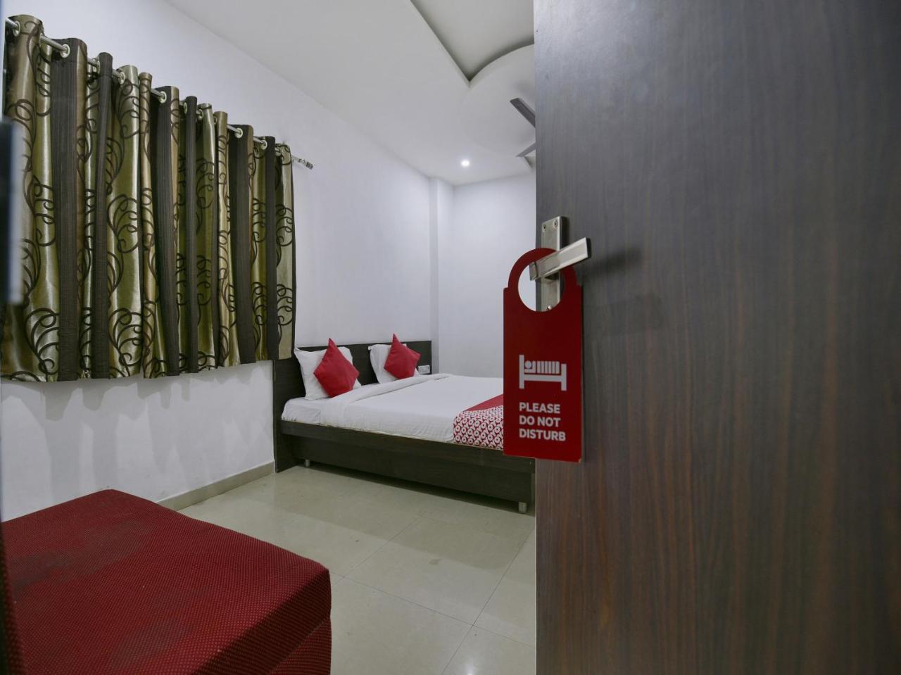 Oyo 9969 Hotel Kshipra Dham Ujjain Buitenkant foto