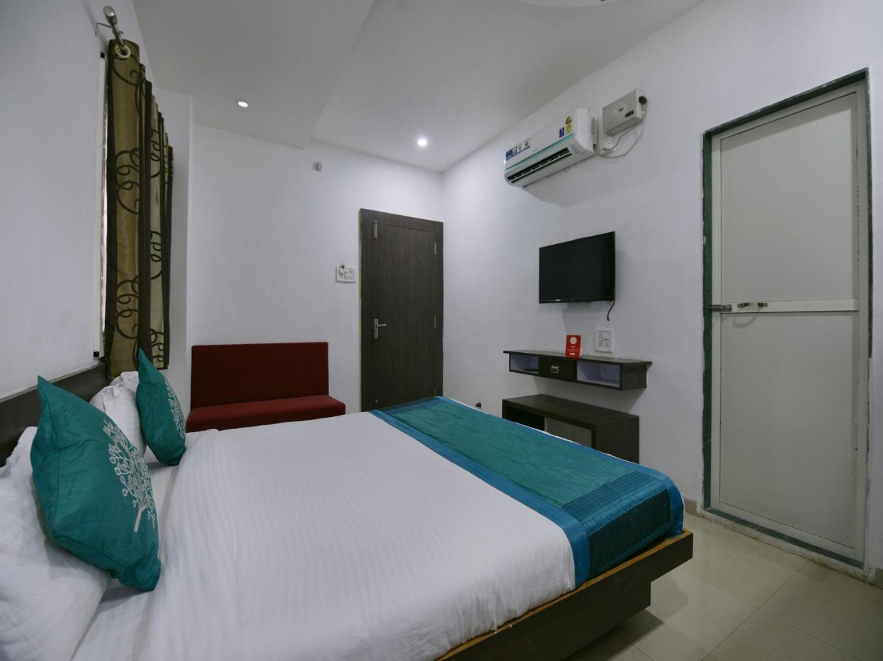 Oyo 9969 Hotel Kshipra Dham Ujjain Buitenkant foto