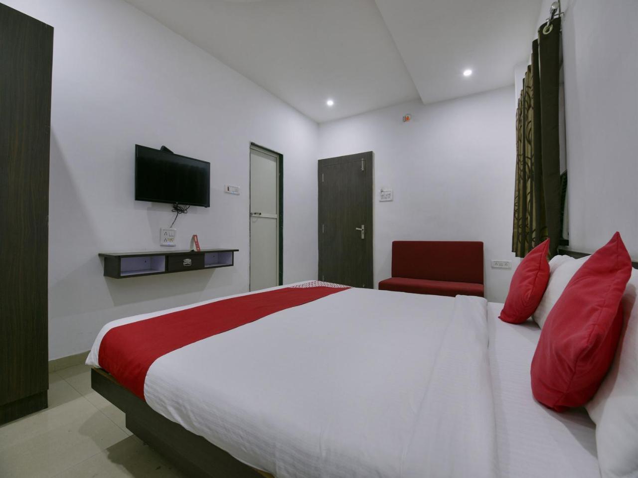Oyo 9969 Hotel Kshipra Dham Ujjain Buitenkant foto