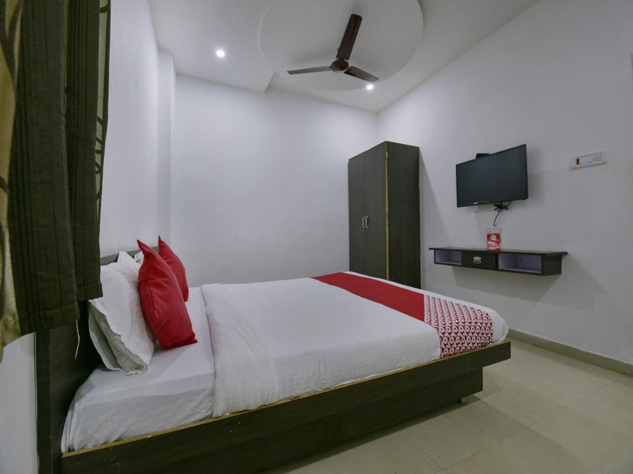 Oyo 9969 Hotel Kshipra Dham Ujjain Buitenkant foto