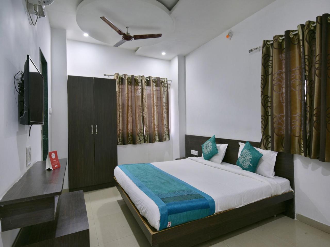 Oyo 9969 Hotel Kshipra Dham Ujjain Buitenkant foto