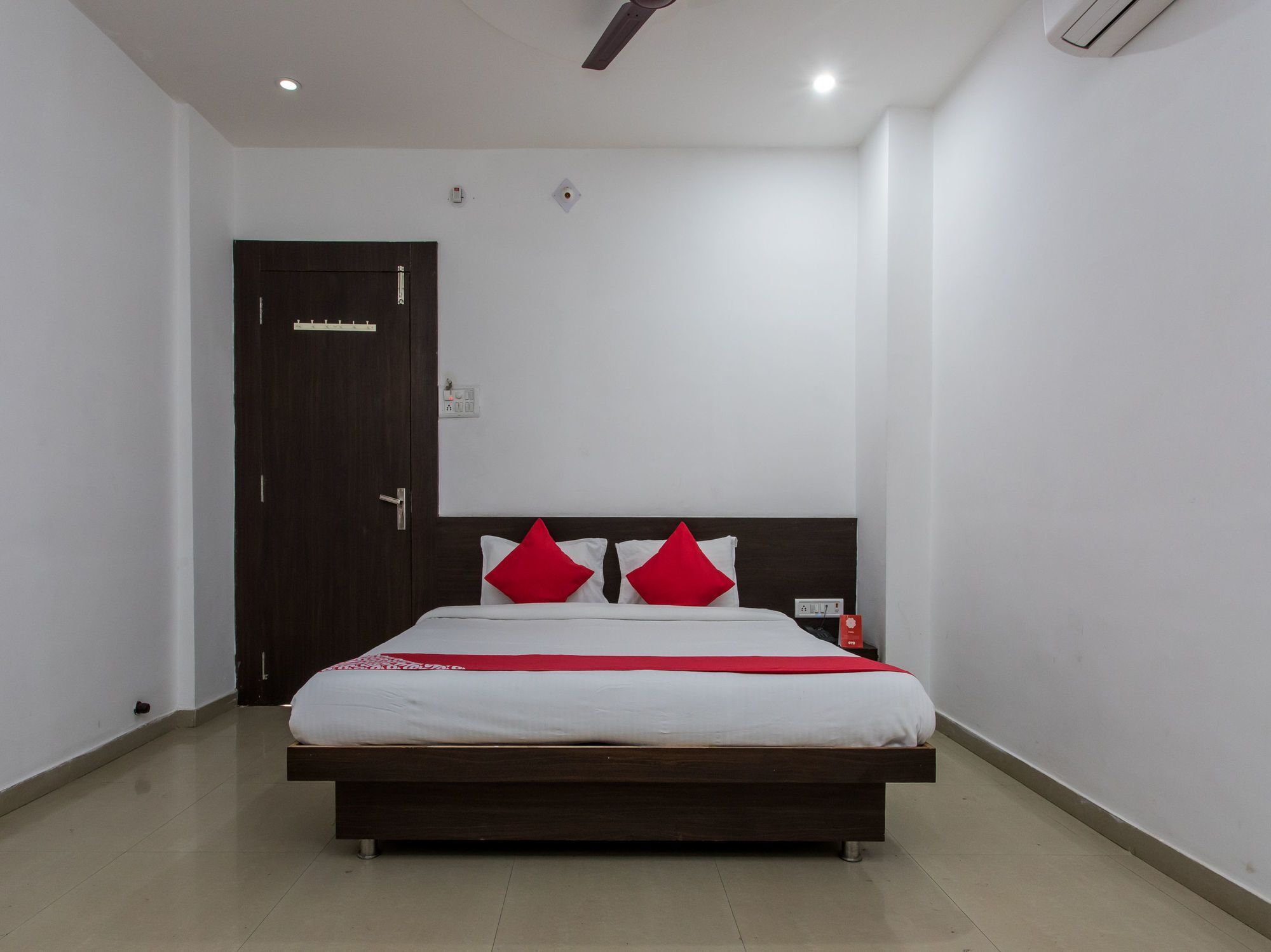 Oyo 9969 Hotel Kshipra Dham Ujjain Buitenkant foto