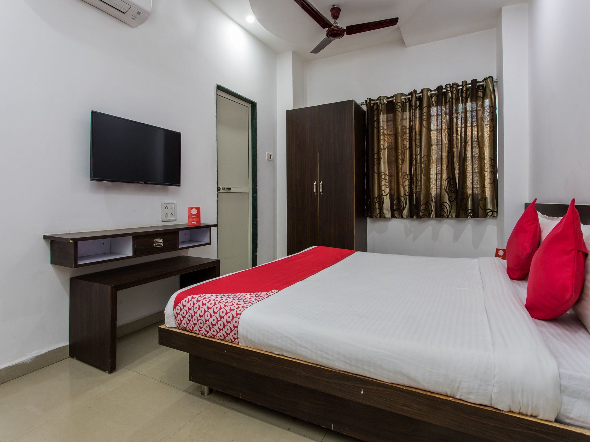 Oyo 9969 Hotel Kshipra Dham Ujjain Buitenkant foto
