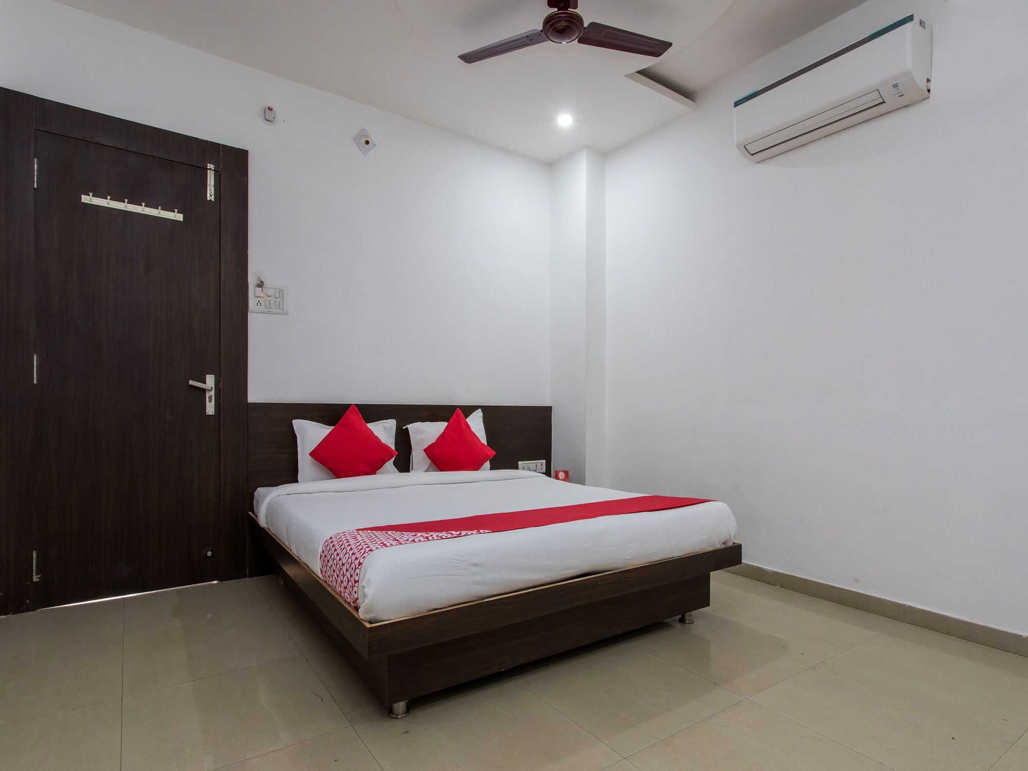Oyo 9969 Hotel Kshipra Dham Ujjain Buitenkant foto
