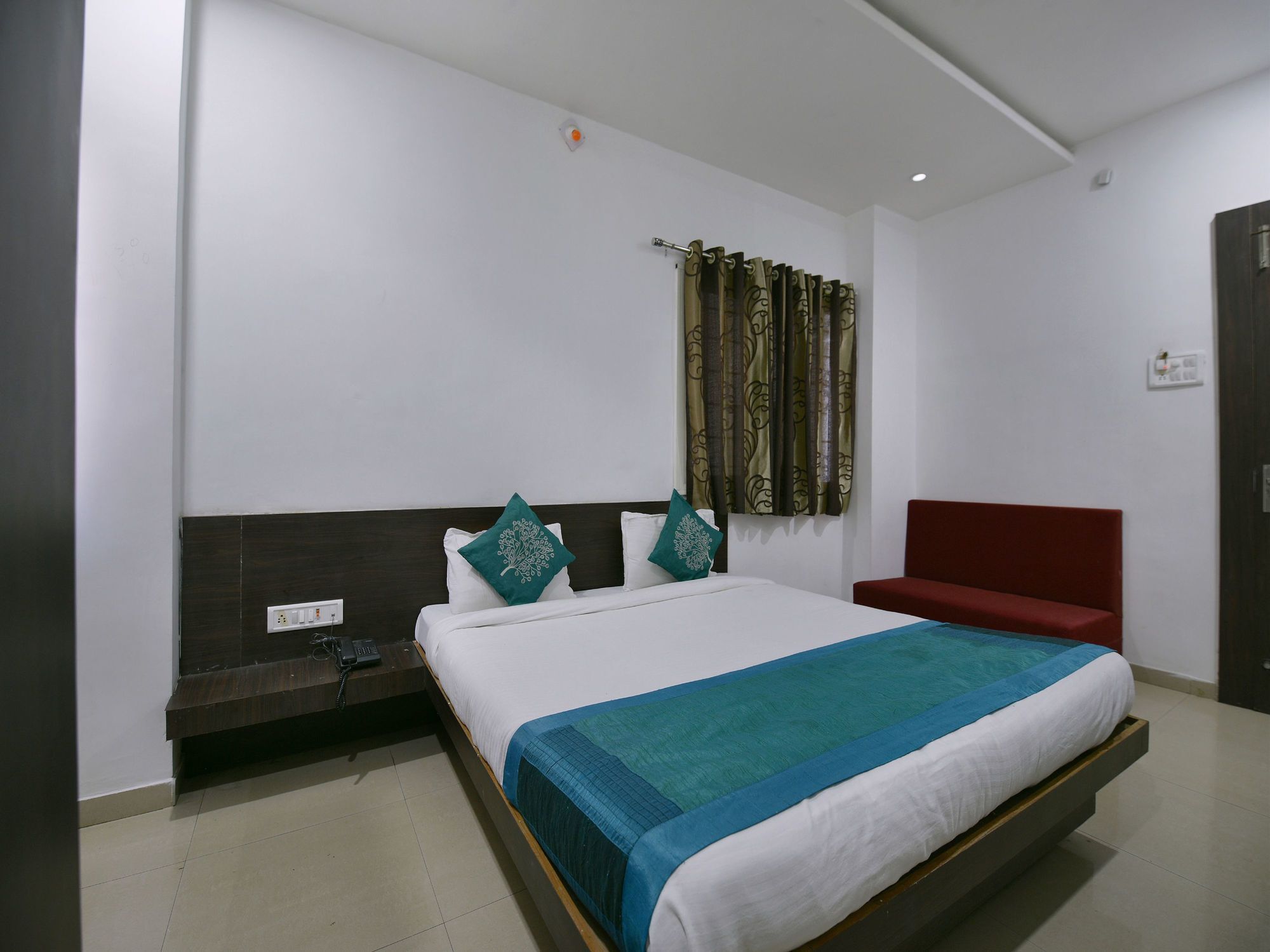 Oyo 9969 Hotel Kshipra Dham Ujjain Buitenkant foto