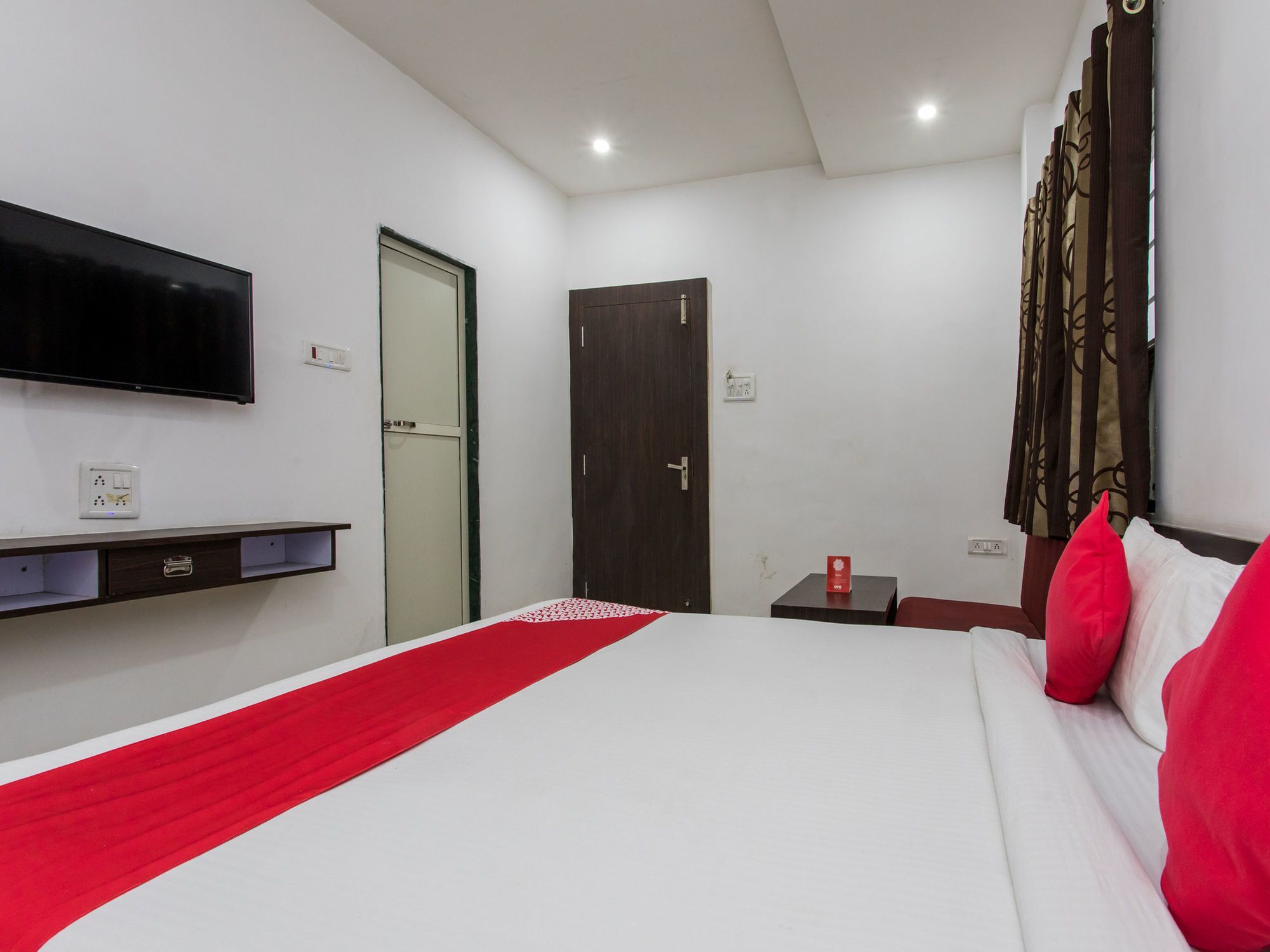 Oyo 9969 Hotel Kshipra Dham Ujjain Buitenkant foto